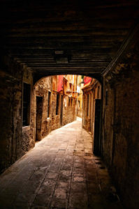 Photo of a winding back street of Venice, Italy, by visionbypixels.com