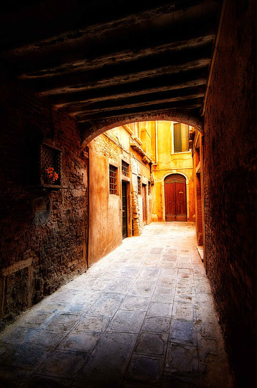 Photo of a residential side street, Venice, Italy, by visionbypixels.com